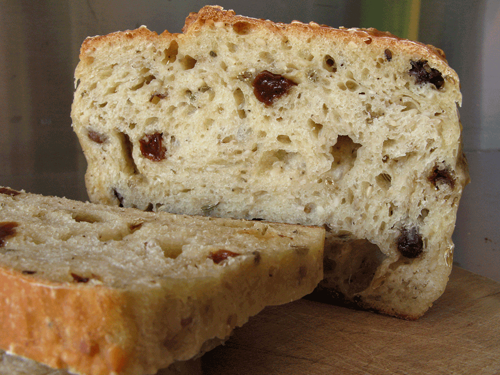 Semolina, sesame, fennel and raisin loaf, close-up of crumb